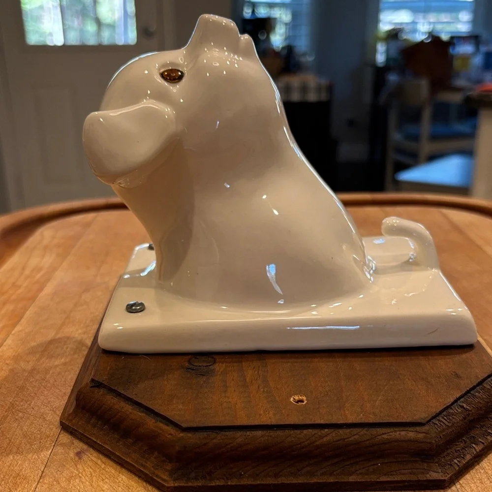 Vintage White Ceramic Pig Wall Mount - Towel & Apron Holder